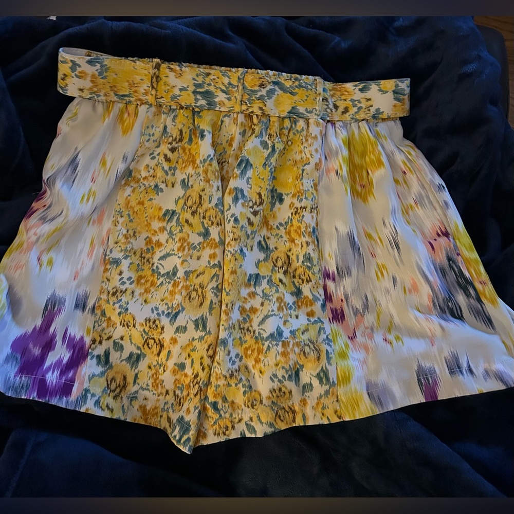 Entro Floral Women’s Shorts Similar to Zimmermann Style Shorts - Picture 11 of 15
